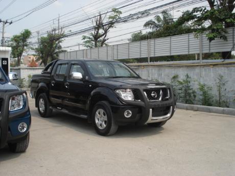 Images (Pics) of new and used Double Cab Nissan Navara from Thailand's and Dubai's top new and used Nissan Navara Single, Extra and Double Cab dealer and exporter Sam Motors