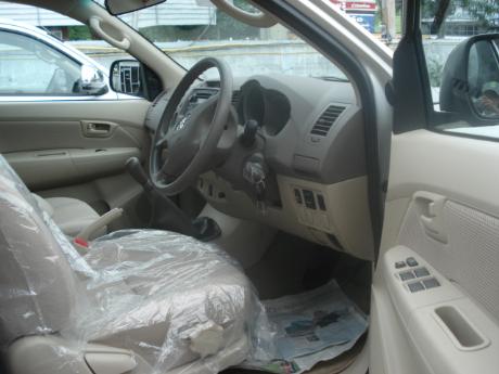 new and used Toyota Hilux Vigo Prerunner at Thailand's top Toyota new and used Hilux Vigo dealer Sam Motors Thailand